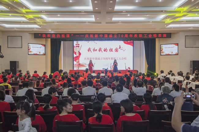 我和我的祖國―我院合唱隊參加學?！拔液臀业淖鎳苯搪毠ご蠛铣?圖1)
