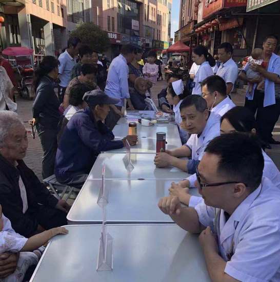 “不忘初心 牢記使命”服務百姓健康行動 ----市中醫(yī)醫(yī)院弋江區(qū)聯(lián)體進社區(qū)白馬中心義診活動紀實(圖1)