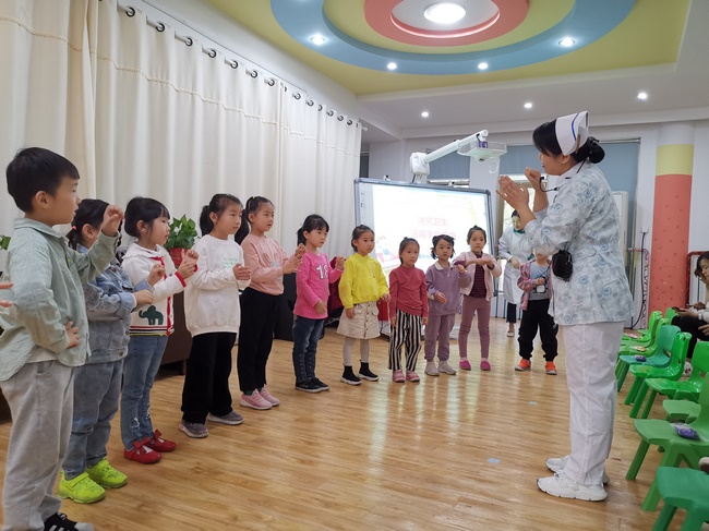 蕪湖市中醫(yī)院兒科專家健康講座進校園(圖4)