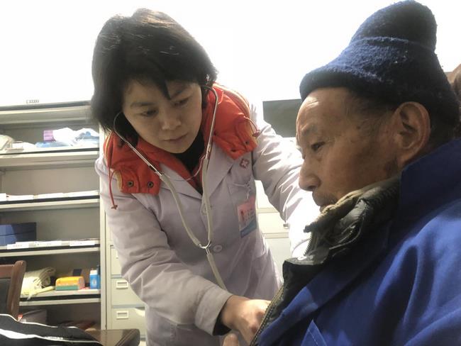 情系駐村醫(yī)生 助力脫貧攻堅——市衛(wèi)健委、市中醫(yī)院領(lǐng)導(dǎo)帶隊慰問我市“百醫(yī)駐村”醫(yī)生(圖3)