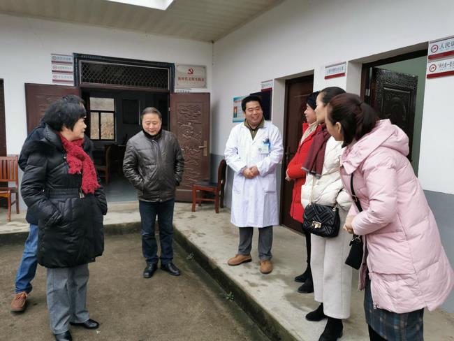 情系駐村醫(yī)生 助力脫貧攻堅——市衛(wèi)健委、市中醫(yī)院領(lǐng)導(dǎo)帶隊慰問我市“百醫(yī)駐村”醫(yī)生(圖9)