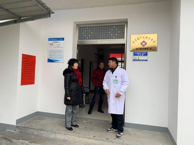 情系駐村醫(yī)生 助力脫貧攻堅——市衛(wèi)健委、市中醫(yī)院領(lǐng)導(dǎo)帶隊慰問我市“百醫(yī)駐村”醫(yī)生(圖11)