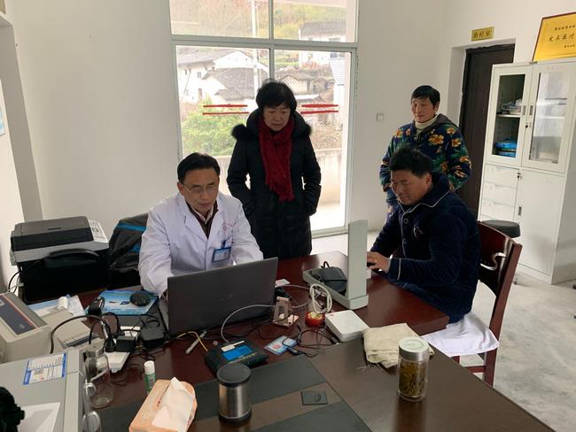 情系駐村醫(yī)生 助力脫貧攻堅——市衛(wèi)健委、市中醫(yī)院領(lǐng)導(dǎo)帶隊慰問我市“百醫(yī)駐村”醫(yī)生(圖13)