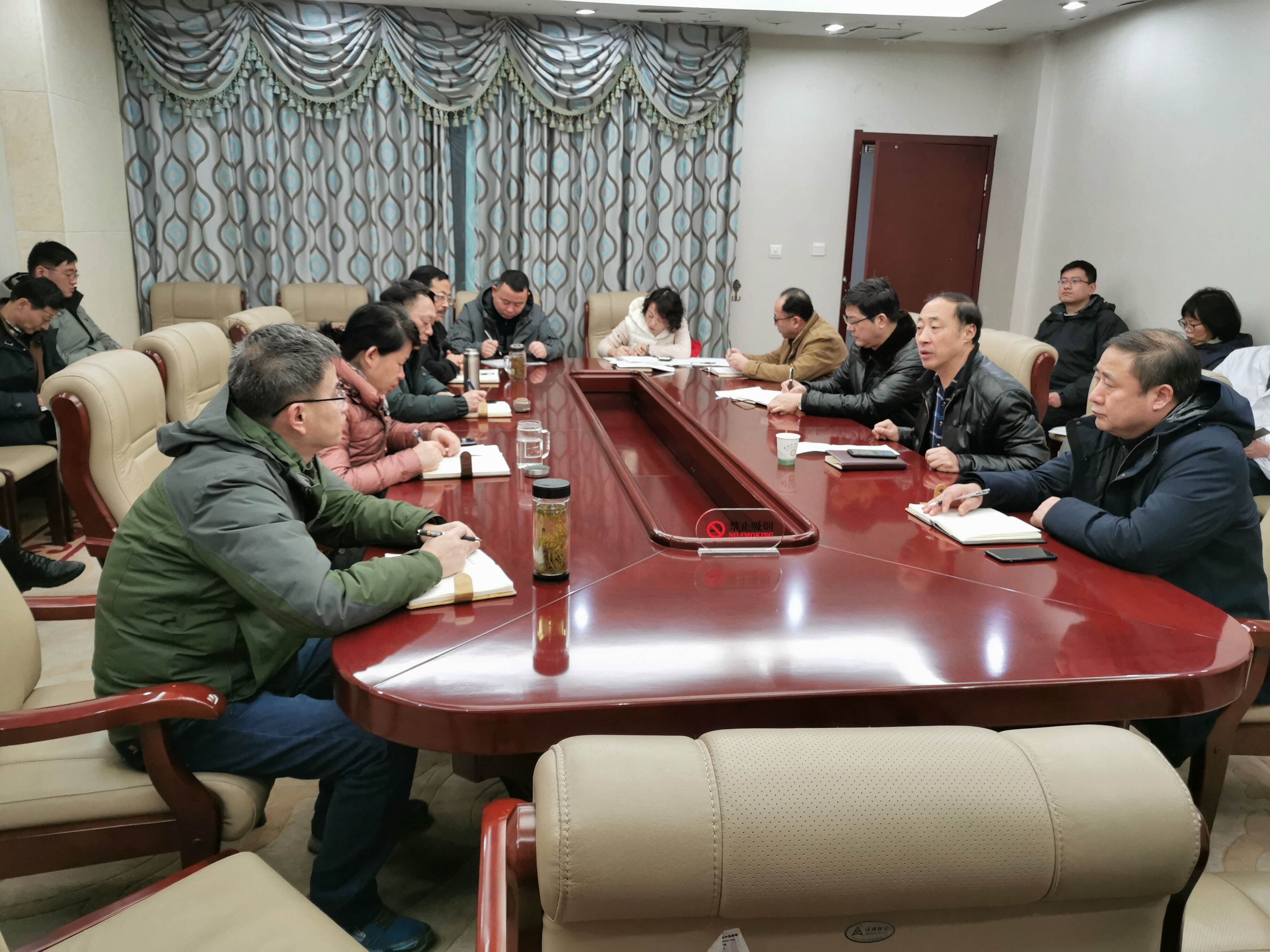 落實(shí)決策部署 堅(jiān)定信心決心——我院召開新型冠狀病毒感染的肺炎防控工作第三次調(diào)度會(huì)(圖1)