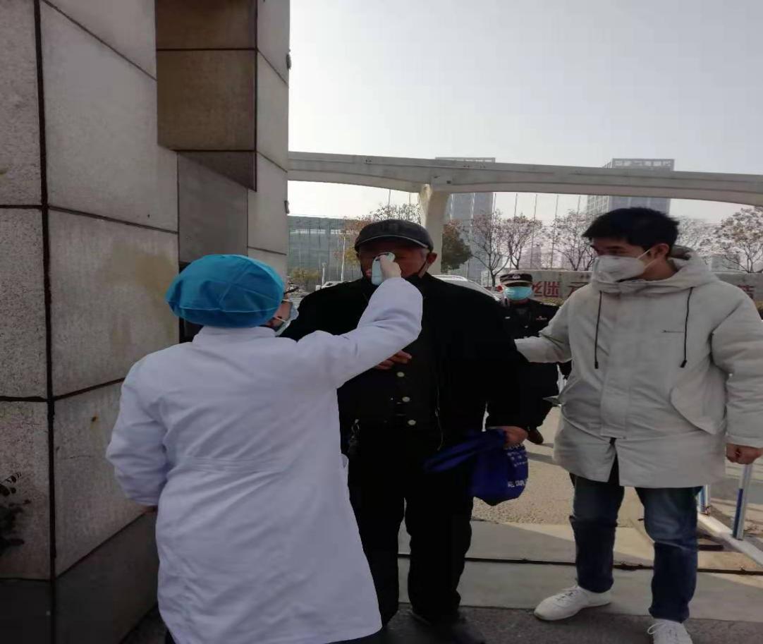 【讓黨旗在防控一線高高飄揚】疫情防控，黨員志愿者在行動！(圖4)