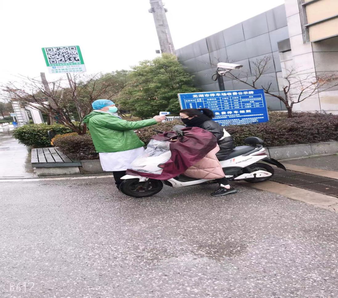 【讓黨旗在防控一線高高飄揚】疫情防控，黨員志愿者在行動！(圖6)