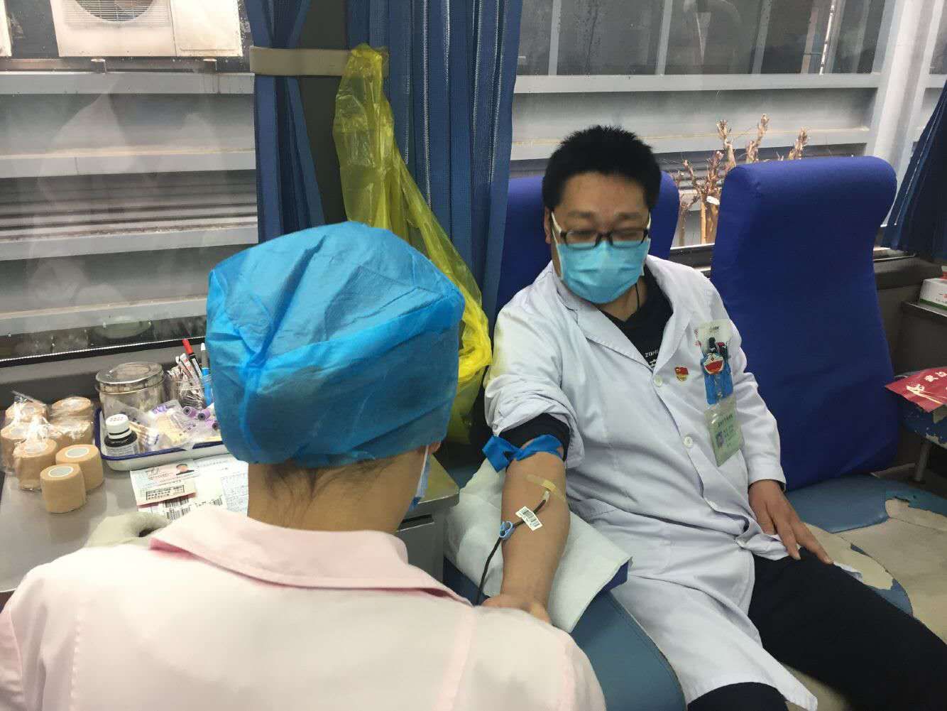 【讓黨旗在防控一線高高飄揚】為愛逆行,市中醫(yī)院各支部黨員積極獻血助力抗“疫”(圖6)