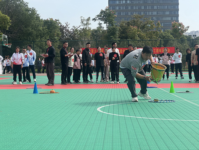 凝心聚力  “醫(yī)”路同行——我院職工代表隊參加校第20屆運動會開幕式和教職工趣味運動會(圖3)