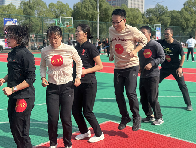 凝心聚力  “醫(yī)”路同行——我院職工代表隊參加校第20屆運動會開幕式和教職工趣味運動會(圖7)