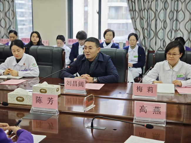 以責(zé)為綱 精護領(lǐng)航——我院召開2025年護士長目標管理責(zé)任狀簽訂會(圖2)